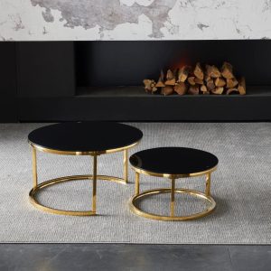 طاولة وسط مكونة من طاولتين متداخلات سطح زجاج وقواعد معدن ذهبية تستخدم كركن للقهوة أو لغرفة الضيوف، تصفح تشكيلة الطاولات داخل الموقع